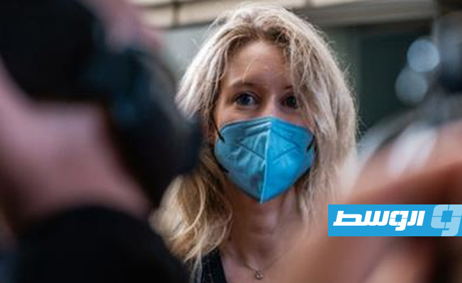 كاليفورنيا: طلب بالسجن 15 سنة بحق إليزابيث هولمز وإعادة 800 مليون دولار لضحاياها
