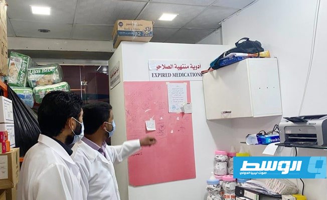 بالصور: ضبط أدوية ومواد منتهية الصلاحية في صيدليات بالزاوية