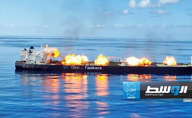 بدء سحب ناقلة نفط استهدفها الحوثيون قبالة اليمن
