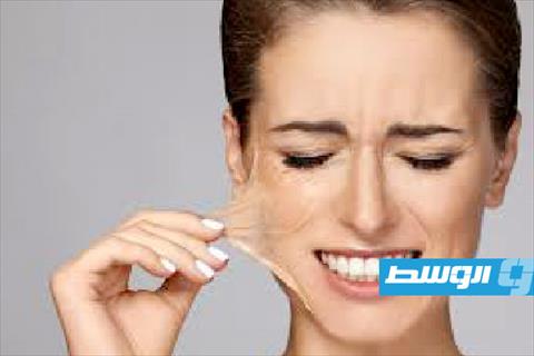 التقشير البارد للبشرة.. تقنية حديثة لنضارة آمنة أم موضة موقتة؟