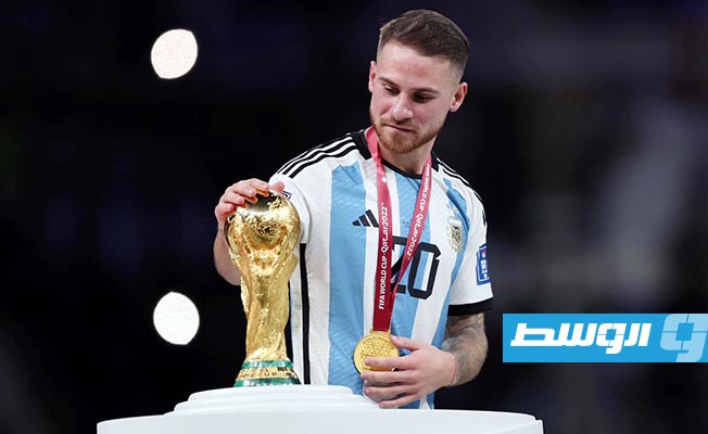 وكيل أعمال أليستر: نملكُ عروضًا للانتقال وإبني يحب برايتون كثيرا