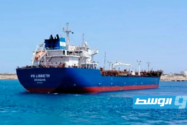 وصول شحنة بنزين جديدة لـ«ميناء مرسى الحريقة» بطبرق