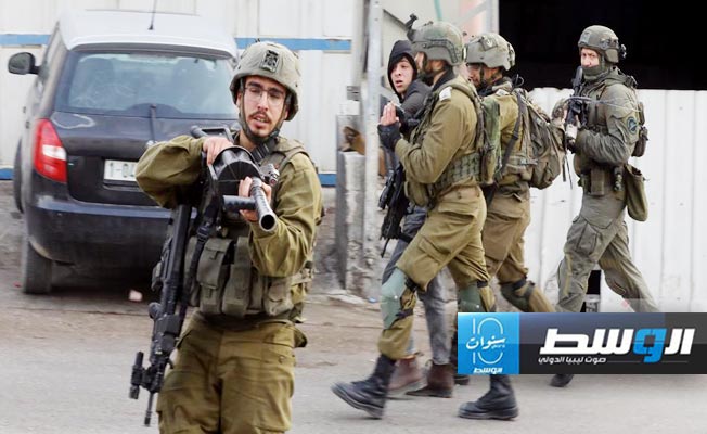 الاحتلال يعتقل 25 فلسطينيًا من الضفة خلال 24 ساعة