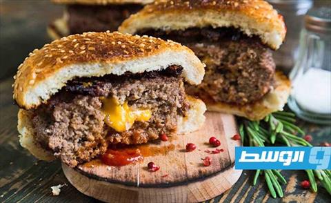 برغر لحم بحشوة الجبن