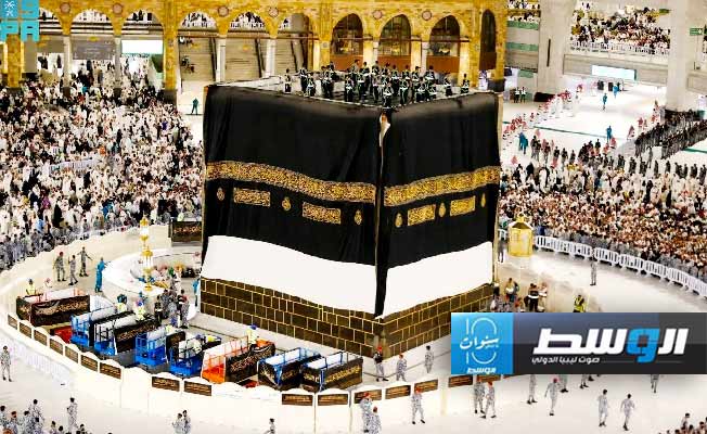 استبدال كسوة الكعبة المشرفة في أول أيام العام الهجري الجديد