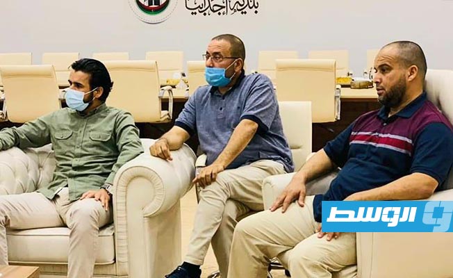 وفد من النواب يبحث آليات تطوير العمل الإداري في أجدابيا