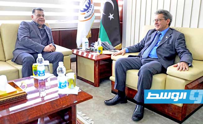 عون يلتقي خالد مازن في مقر وزارة النفط