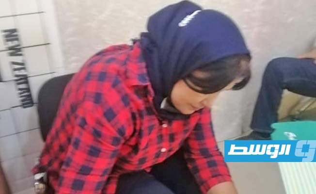 «هكذا أراك».. الجديدي توقع ديوانها الأول
