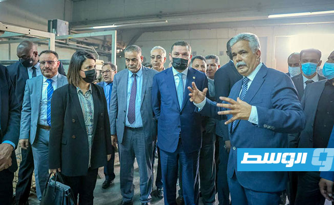 الدبيبة يقرر زيادة مرتبات العاملين بمصنع السجاد في بني وليد بنسبة 70% ويوجه باستكمال مشروعات متوقفة بالبلدية