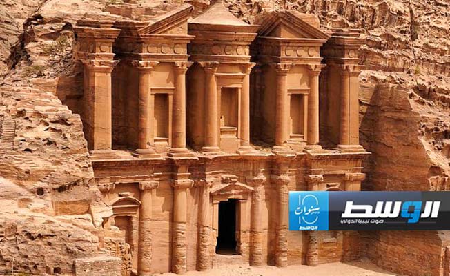 اكتشاف مقبرة سرية في موقع البتراء الأثري