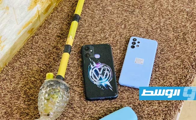 «هاتف محمول» يوقع أحد أصحاب السوابق الجنائية في الكفرة