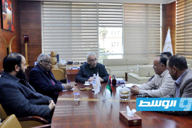 الغاوي يبحث إنشاء 5 خزانات مياه في المردوم