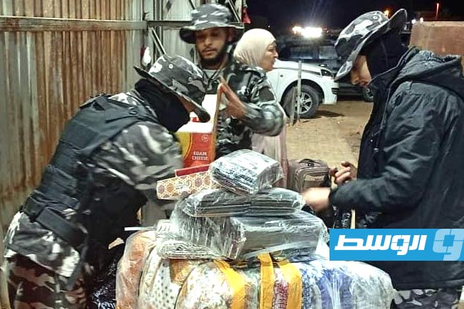 ضبط سلع ووقود معد للتهريب بمنفذ رأس اجدير