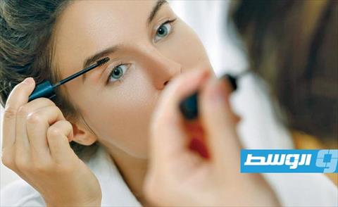 3 طرق لتحضير جل الحواجب منزليا