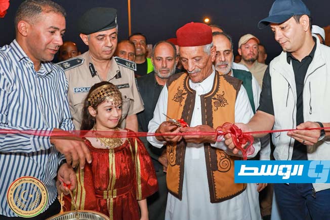 بلقاسم حفتر يفتتح كوبري بالخضور في درنة