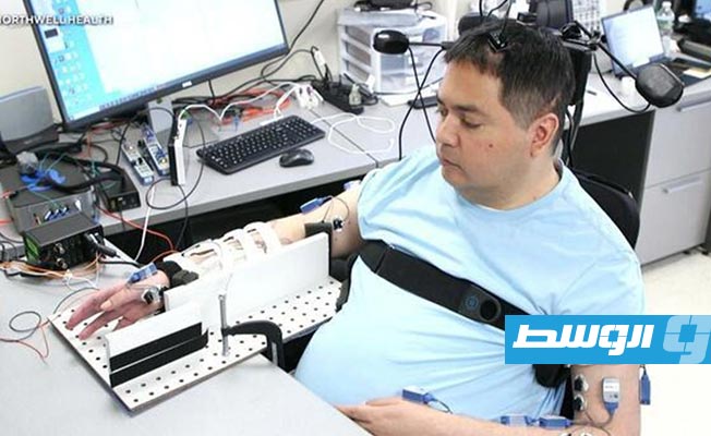 تقنيات الذكاء الصناعي تساعد مصابا بالشلل الرباعي على استعادة الحركة