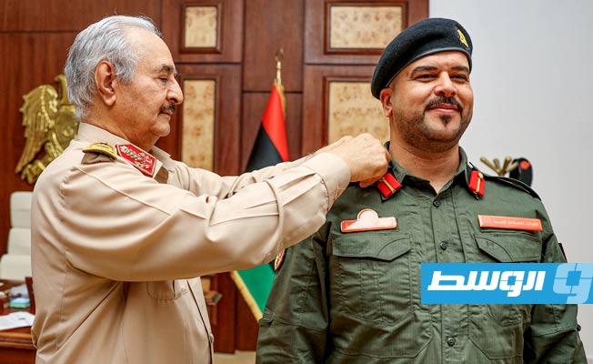 حفتر يمنح ترقية استثنائية لفرج قعيم (صور)