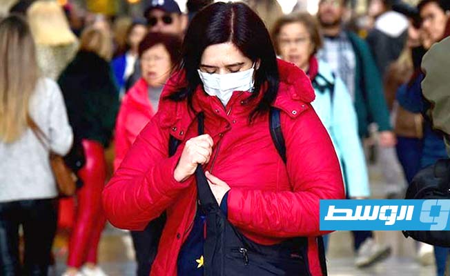 إلغاء إلزامية ارتداء الكمامات بالأماكن المغلقة في إيطاليا بدءا من مايو المقبل