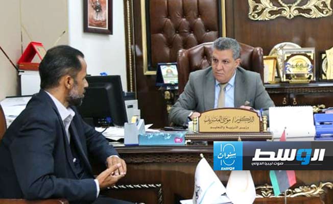 المقريف يطلع على الاحتياجات التعليمية لبلدية تهالا