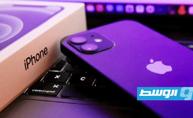 بسبب الإشعاعات الضارة.. «آبل» تعدل هواتف «آيفون 12» في فرنسا