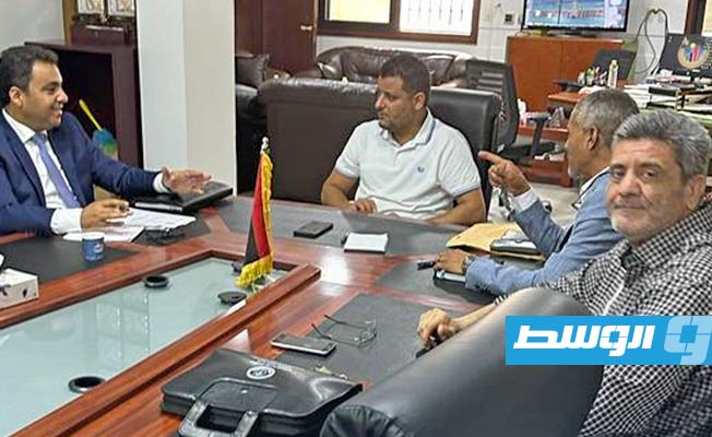 عميد أبوسليم يرحب مبدئيًا بإنشاء سكن عمالي بالبلدية