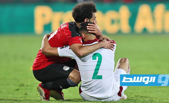 الأخلاق الرياضية تنتصر.. مواساة صلاح لـ«حكيمي» تشعل حماس المغاربة والمصريين