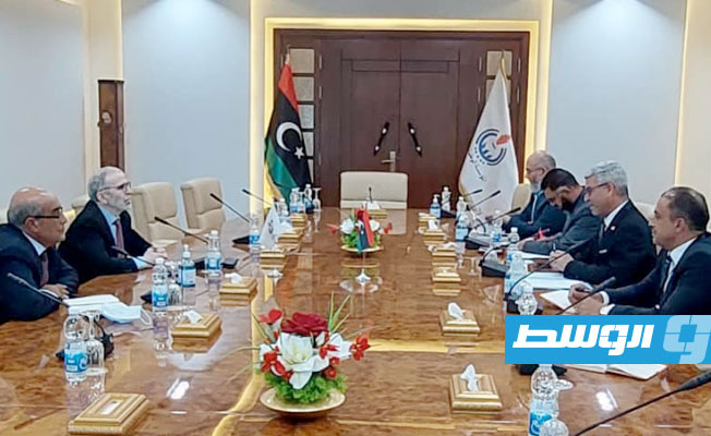 «الحديد والصلب» تبحث مع مؤسسة النفط زيادة حصتها من الغاز