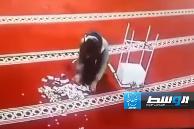 ضبط سارق صناديق التبرعات بعدة مساجد في بنغازي