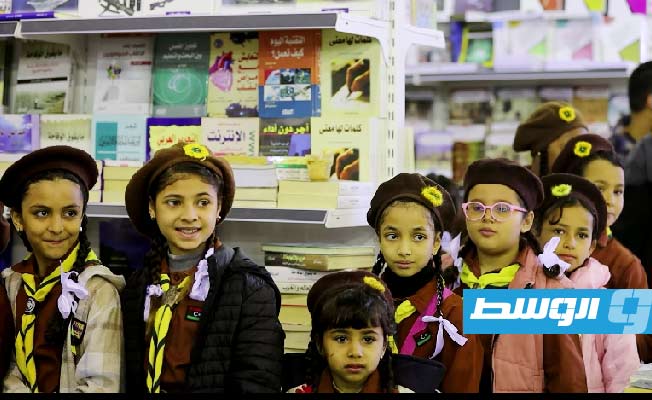 الفرقة الرابعة بمفوضية الكشافة والمرشدات في معرض بنغازي للكتاب (صور)