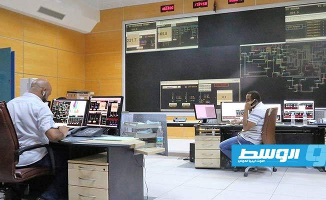 إعادة بناء الشبكة الكهربائية وتغذية بعض المناطق بالتيار جزئيا