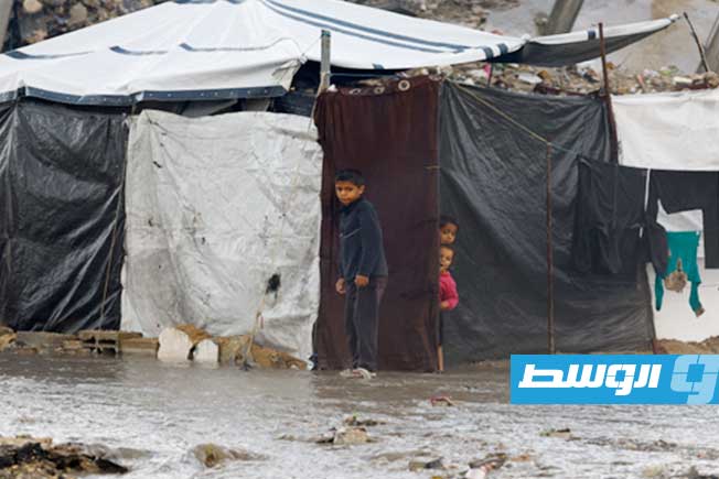 «أونروا»: آلاف النازحين في غزة يكافحون للعثور على مأوى آمن استعدادًا للشتاء