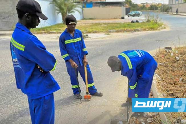 حملة لتنظيف شبكات تصريف مياه الأمطار في سرت