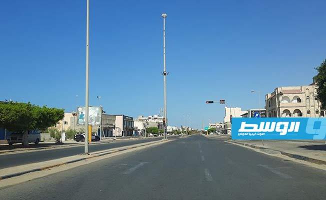 بالصور.. شوارع سرت خالية من المارة في اليوم الخامس لحظر التجول