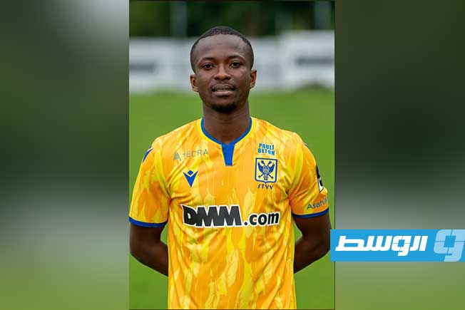 فيديو.. كسر بالعنق وتلف في الأعصاب وشلل محتمل نتيجة اصطدام لاعب بلوحة إعلانات