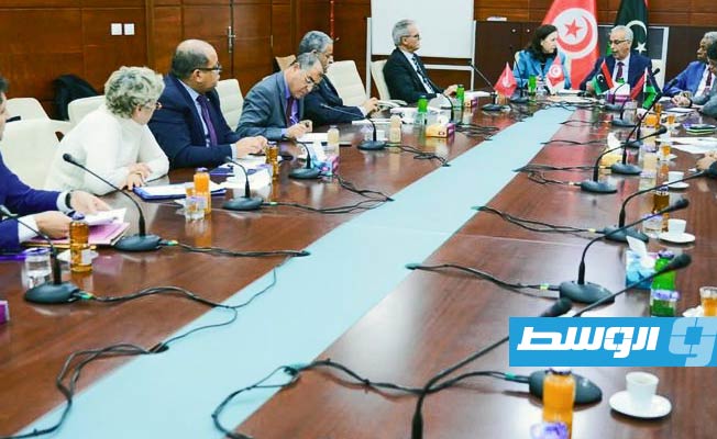 تونس تفتح ملف عوائق تعترض شركات تنفذ مشاريع الطريق الساحلي في ليبيا