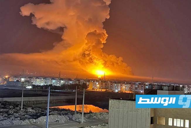 (فيديو) غارات إسرائيلية - أميركية تستهدف مستودعا للنفط في طهران