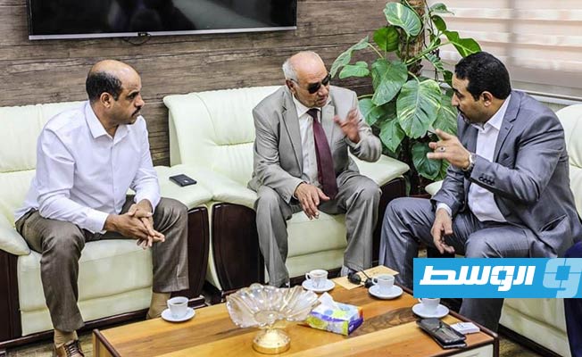 وزيرا الرياضة والمياه يناقشان مع المجلس التسييري المشاريع المستقبلية بالبلدية