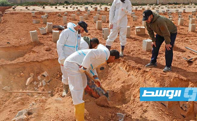 تنظيم دفن 60 جثة بعد استخراجها من مقبرة مرتوبة في درنة