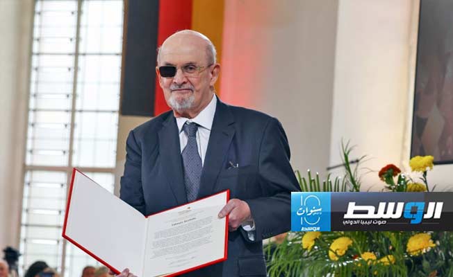 سلمان رشدي: نصوص الذكاء الصناعي تفتقر الأصالة