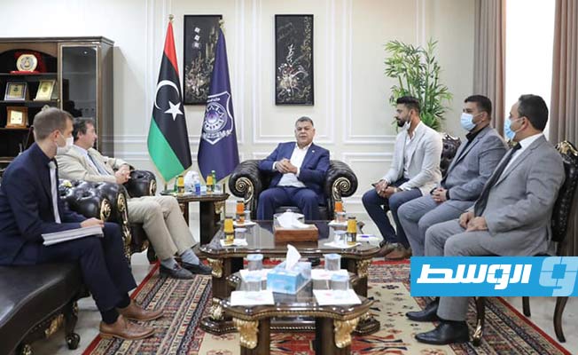 السفير البريطاني يثني على خطة وزارة الداخلية لتأمين الانتخابات المقبلة