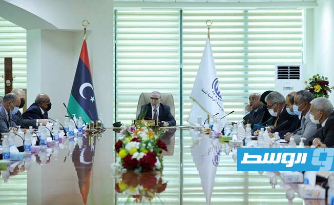 بحضور العوكلي ومدير فرع بنغازي.. صنع الله يرأس اجتماعًا لـ«إدارة مؤسسة النفط»