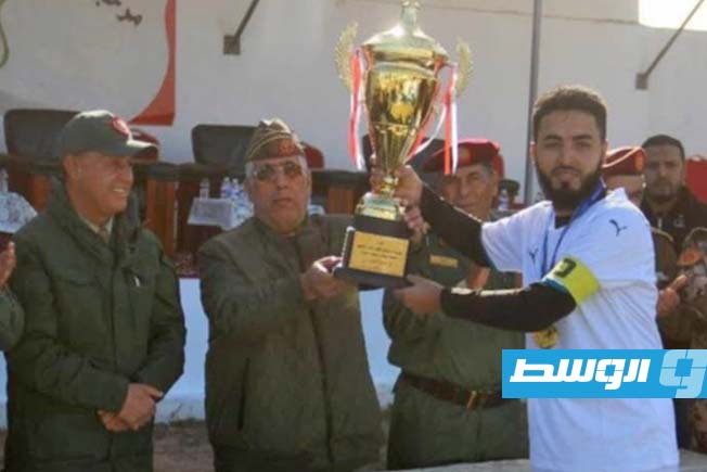 الاتحاد الرياضي العسكري يكرِّم بوابة «الوسط».. واختتام دوري وحدات الجيش لسداسيات الكرة.. (صور)