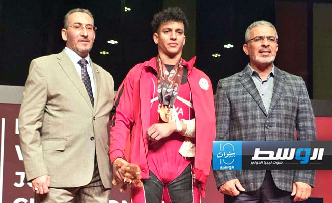 رئيس اتحاد رفع الأثقال يناشد الحكومة الليبية بسرعة إنقاذ البطل الليبي الزنتاني بعد تتويجه العالمي