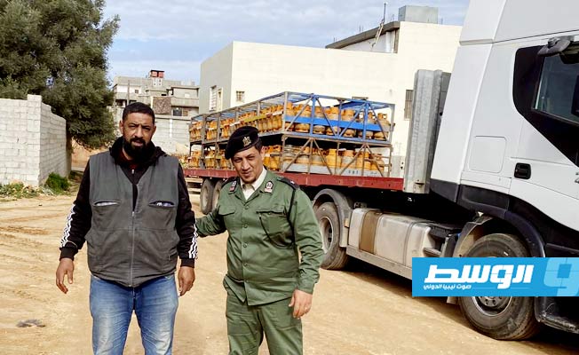 صاحب مستودع في البيضاء يوزع أسطوانات غاز مجانا
