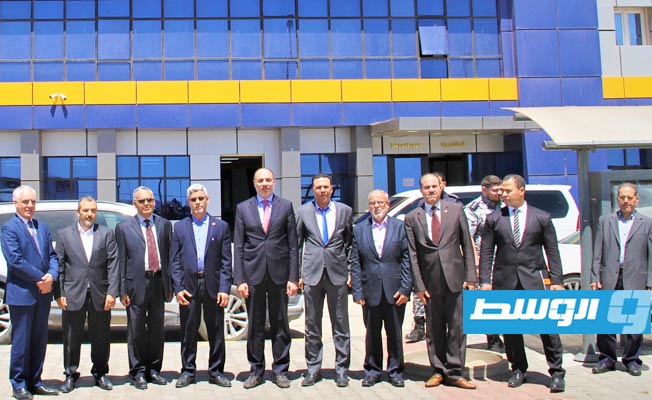 بالصور.. السفير المصري يزور محطة مصراتة البحرية