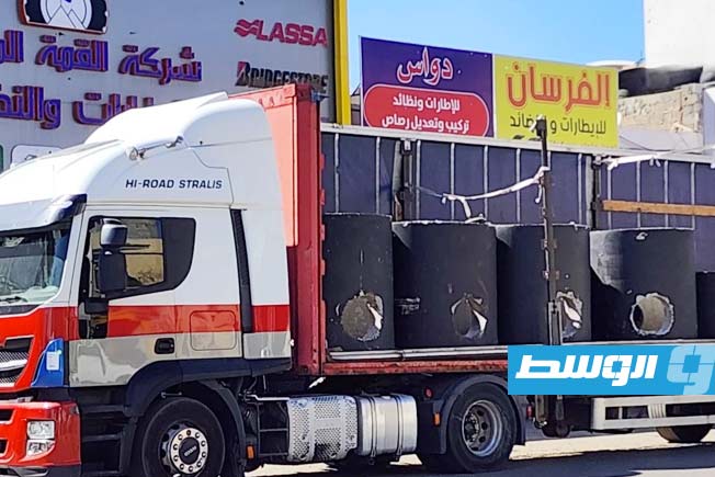 توريد أنابيب الصرف لإعادة رصف طرق قرية الشعب في طرابلس