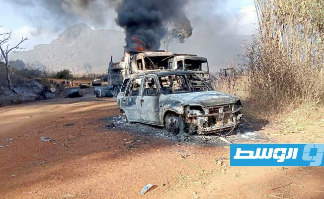 العثور على عشرات الجثث المتفحمة داخل عربات محروقة في بورما