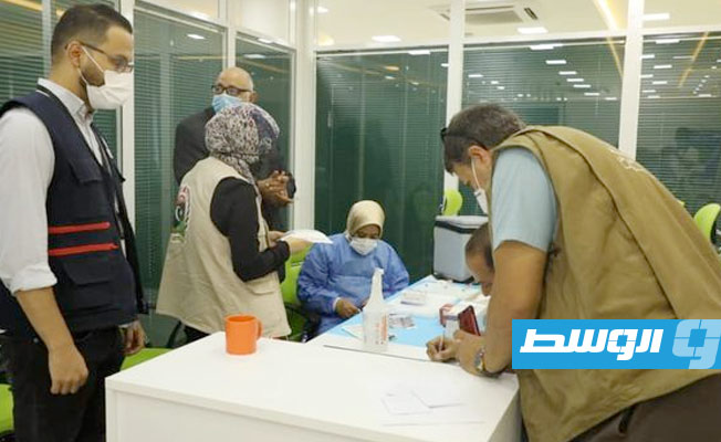 «مكافحة الأمراض» يبدأ تطعيم الدفعة الأولى من موظفي مركز خدمة المواطن