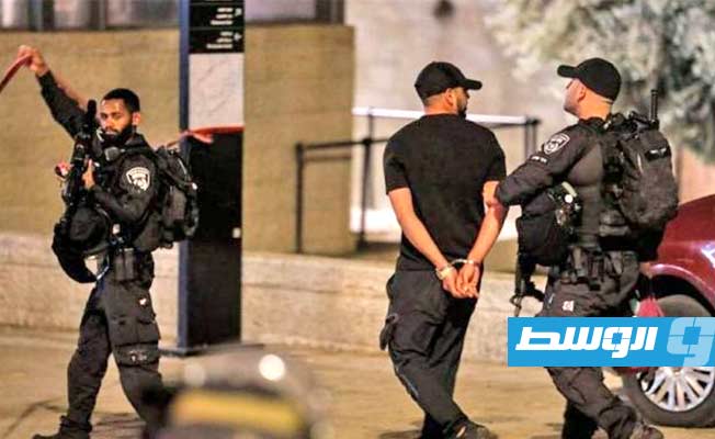 الاحتلال يعتقل 40 فلسطينيا من الضفة