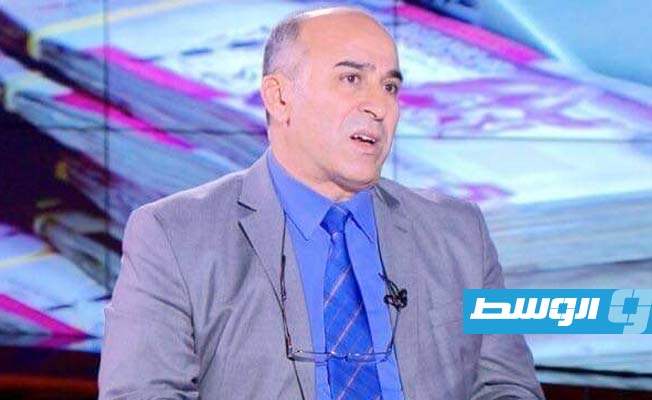 العكاري: الإغلاقات النفطية سبب رئيسي في ارتفاع الدولار